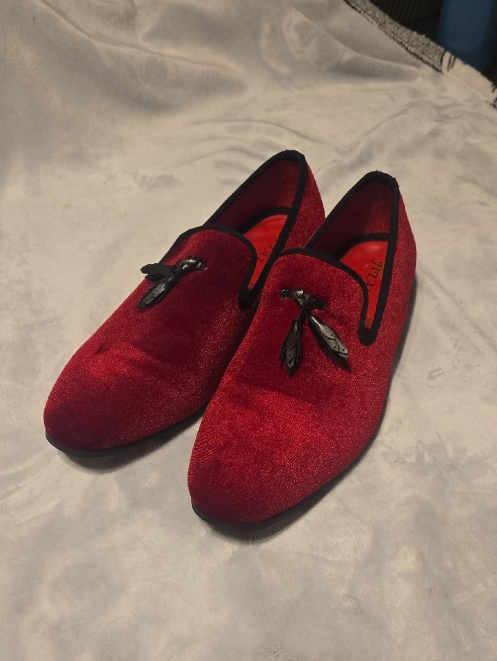 Men's Red Velvet Slip-On Loafers with Tassel Accent